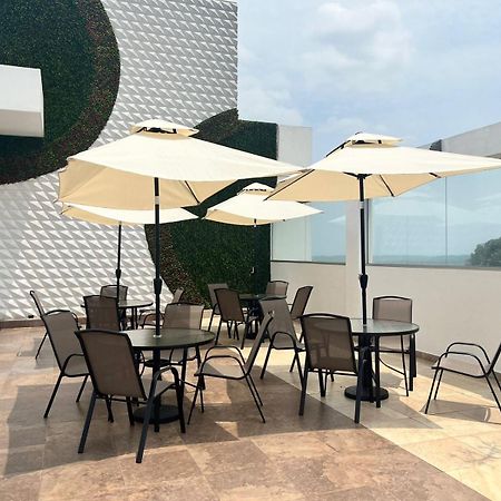 Puerto Santa Ana Suites Гуаякіль Екстер'єр фото