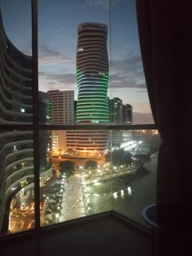 Puerto Santa Ana Suites Гуаякіль Екстер'єр фото
