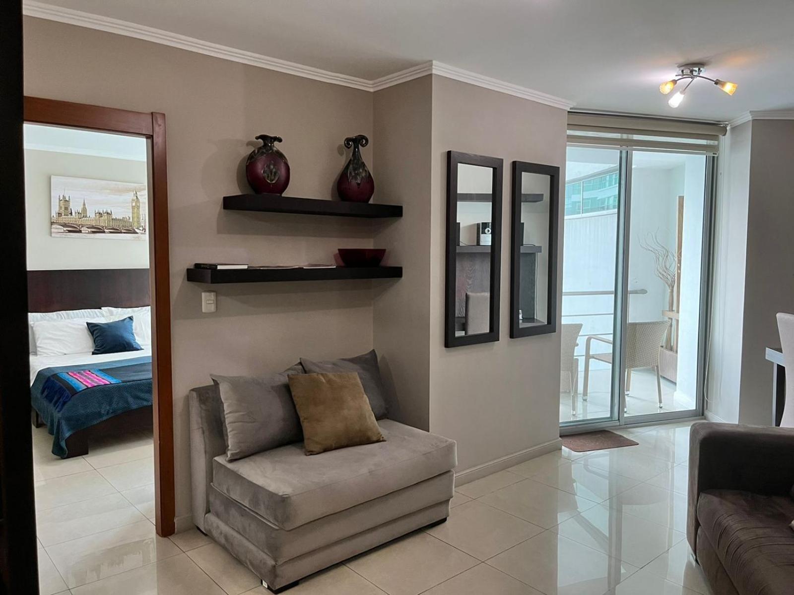 Puerto Santa Ana Suites Гуаякіль Екстер'єр фото