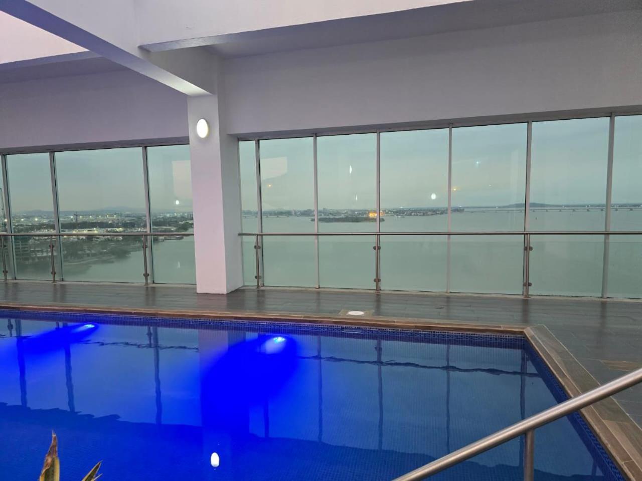 Puerto Santa Ana Suites Гуаякіль Екстер'єр фото